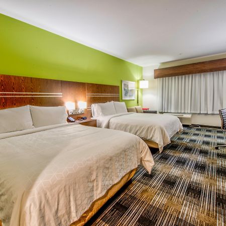 Holiday Inn Express & Suites Dallas Nw - Farmers Branch By Ihg Exterior photo
