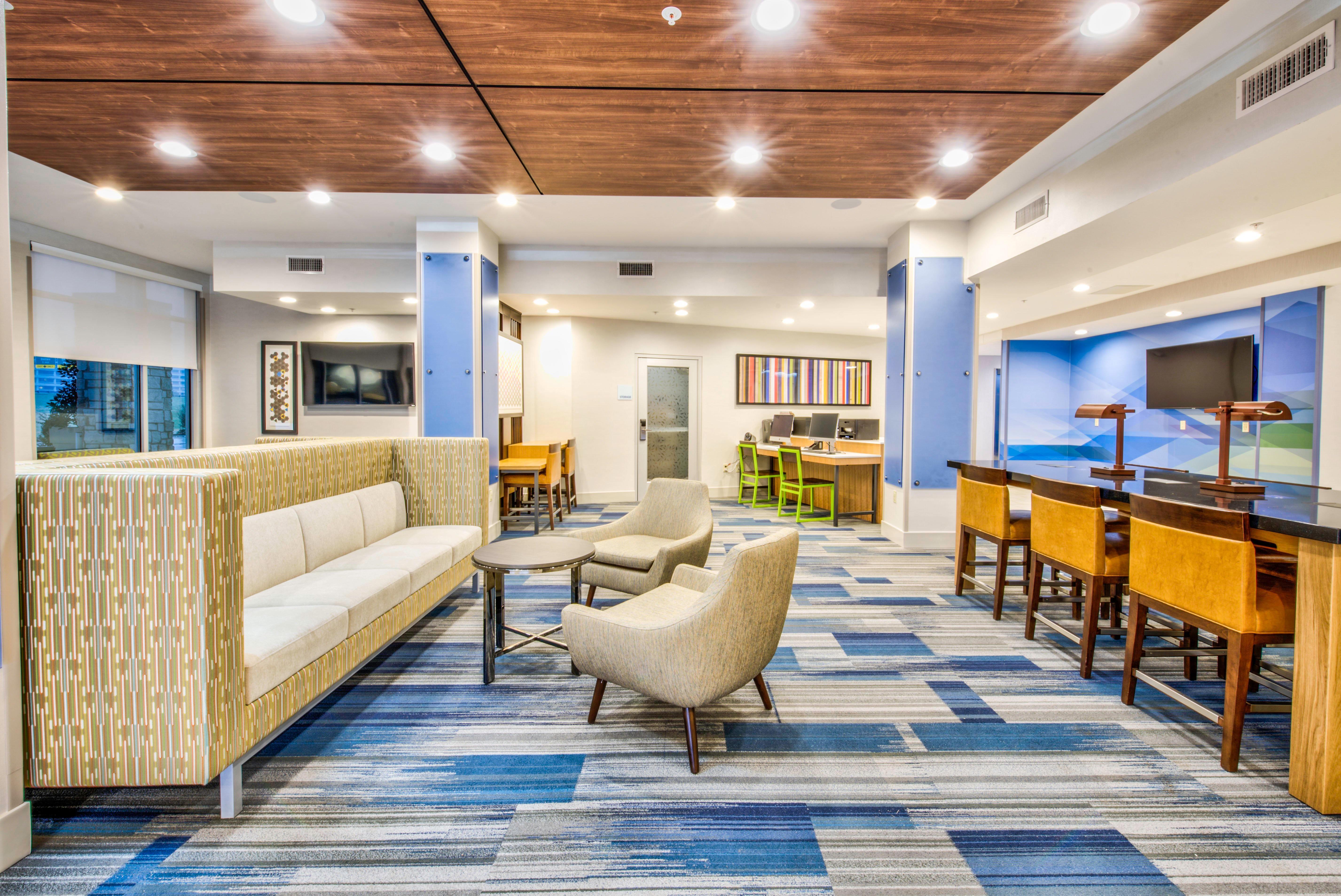Holiday Inn Express & Suites Dallas Nw - Farmers Branch By Ihg Exterior photo