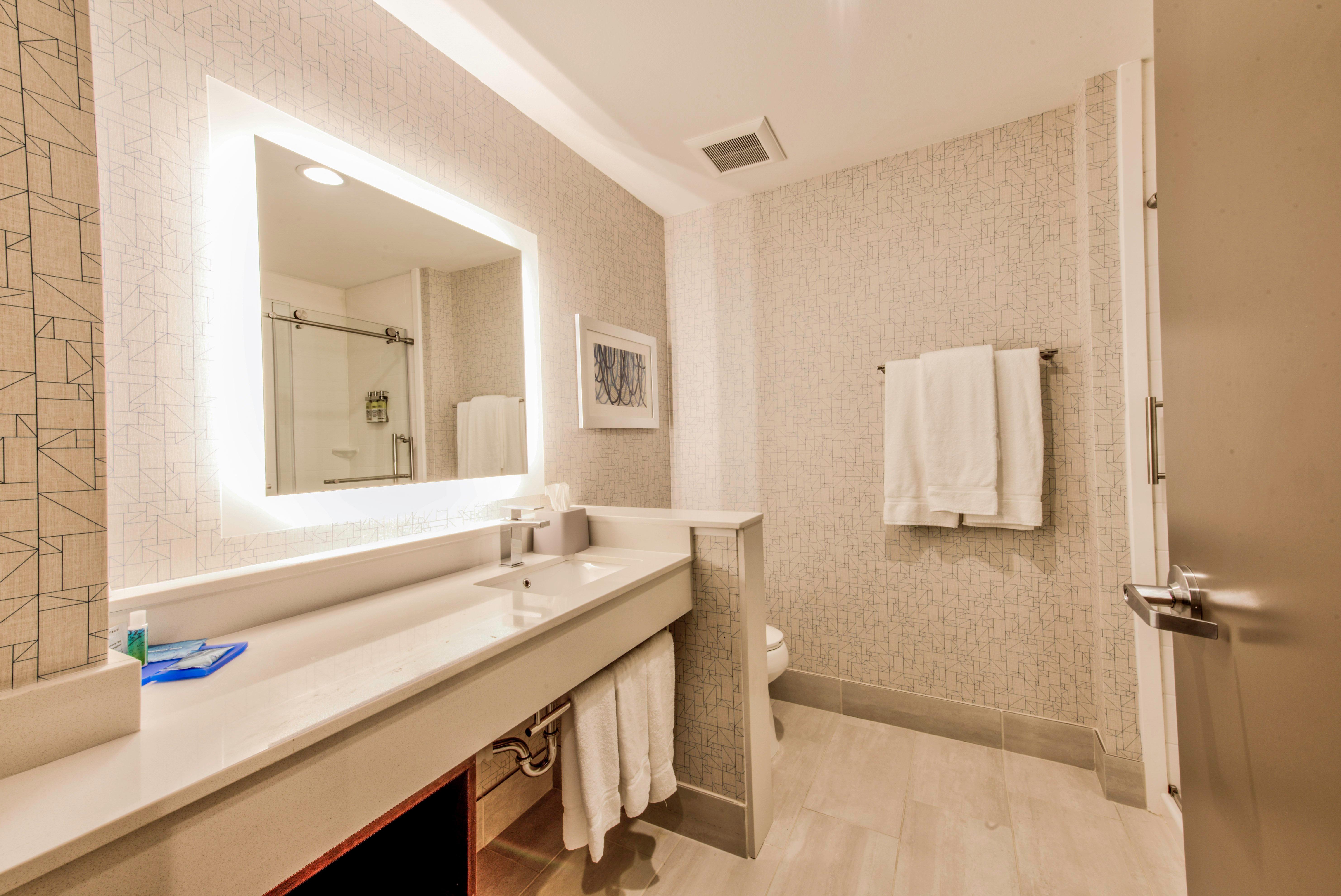 Holiday Inn Express & Suites Dallas Nw - Farmers Branch By Ihg Exterior photo