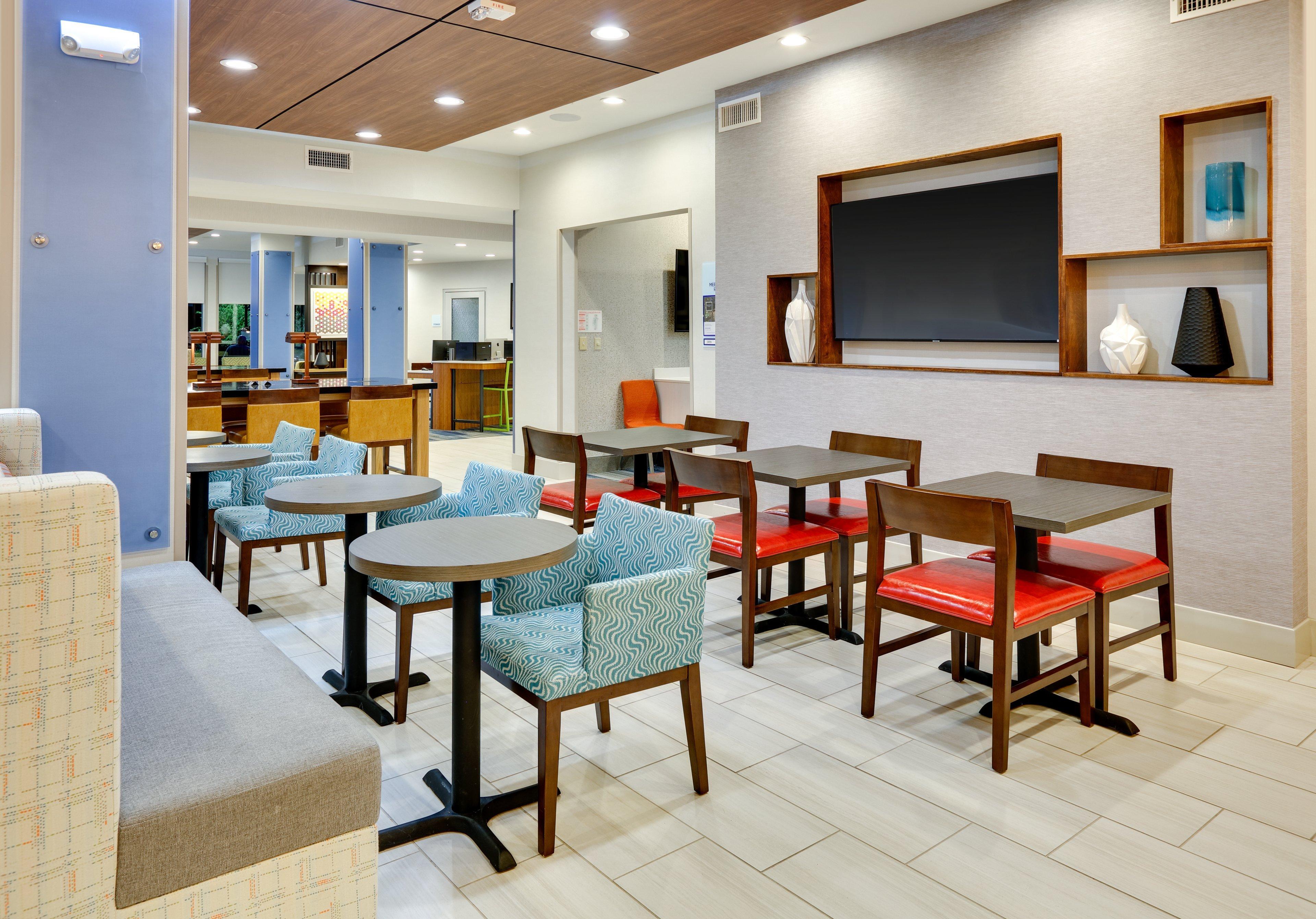 Holiday Inn Express & Suites Dallas Nw - Farmers Branch By Ihg Exterior photo