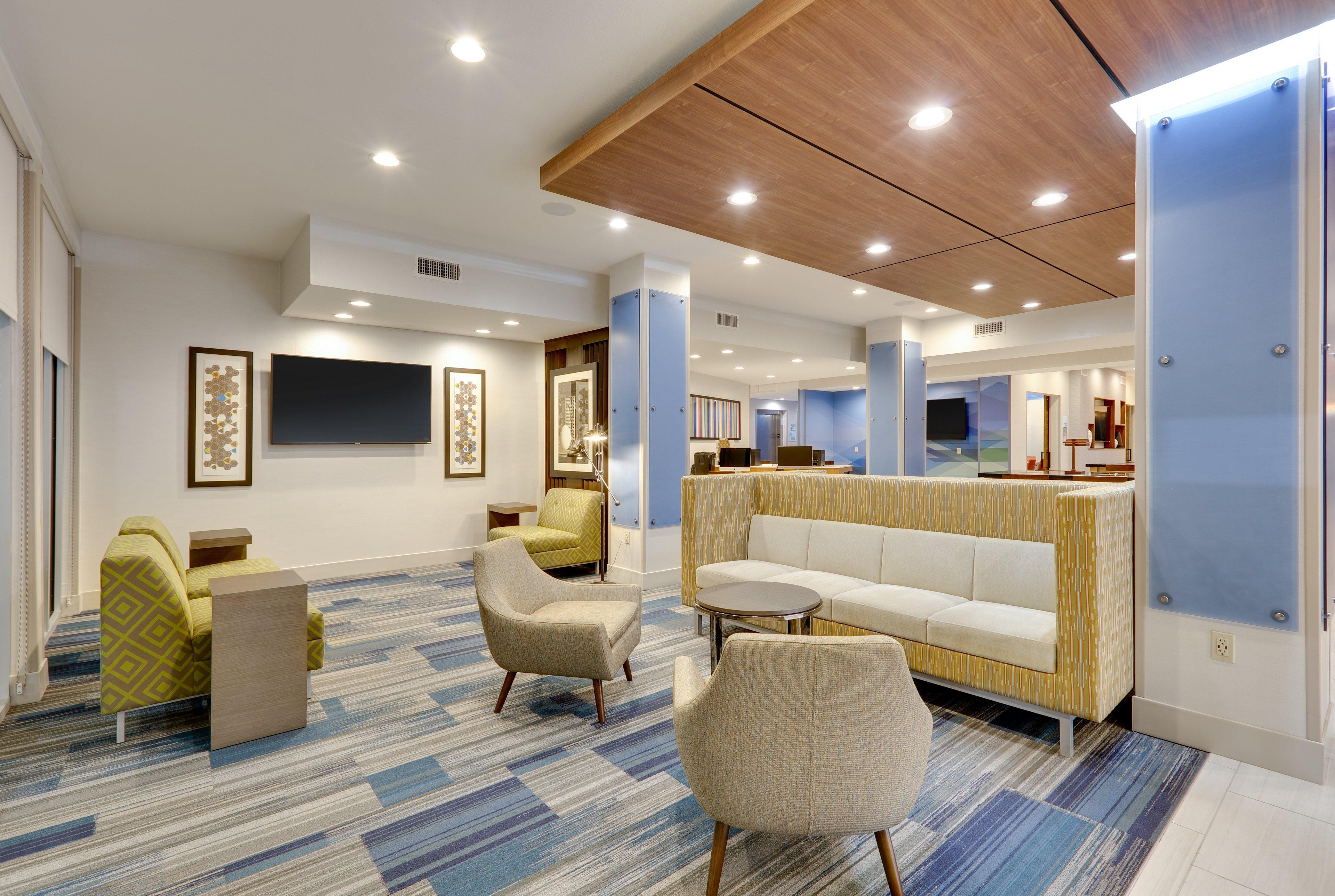 Holiday Inn Express & Suites Dallas Nw - Farmers Branch By Ihg Exterior photo