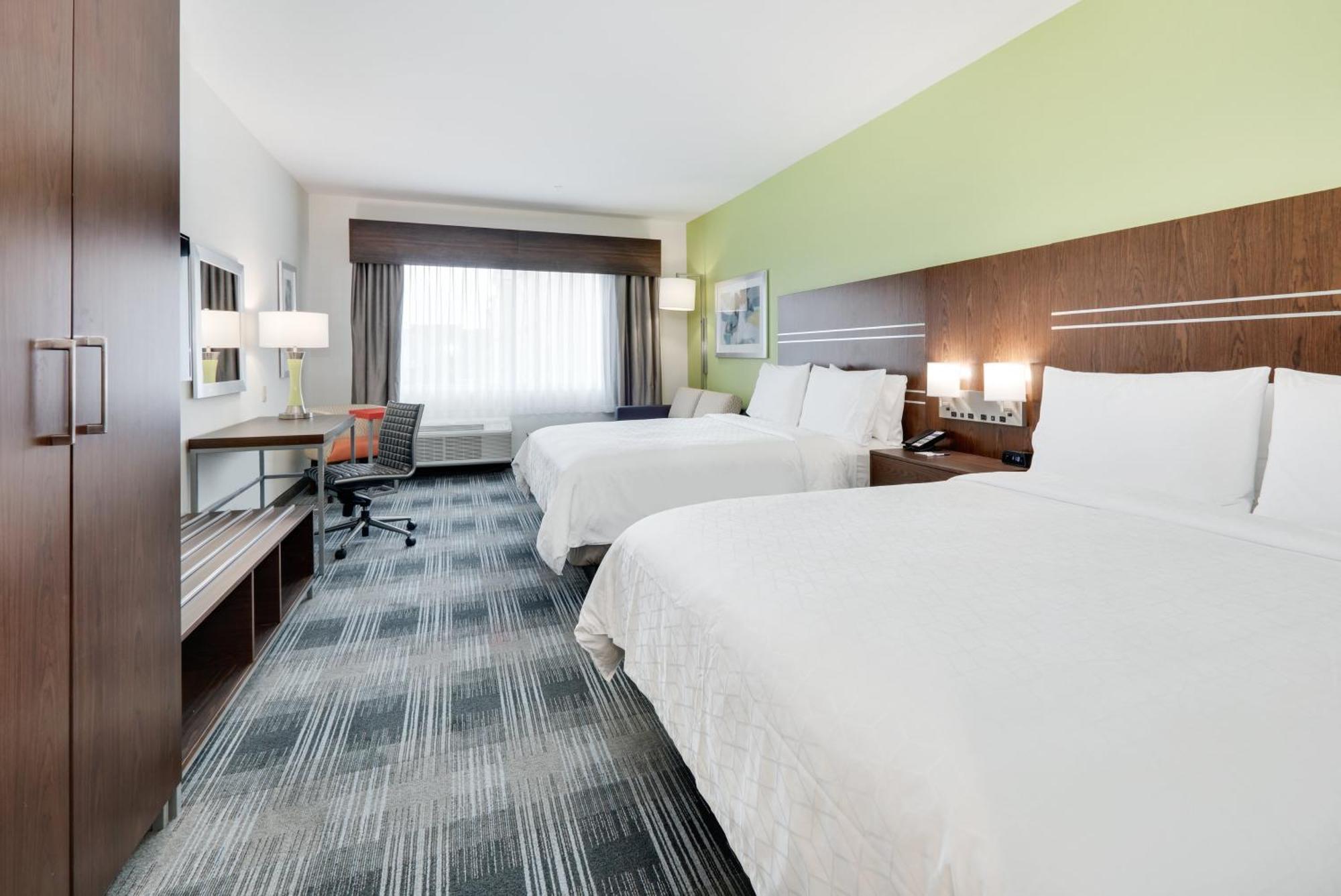 Holiday Inn Express & Suites Dallas Nw - Farmers Branch By Ihg Exterior photo
