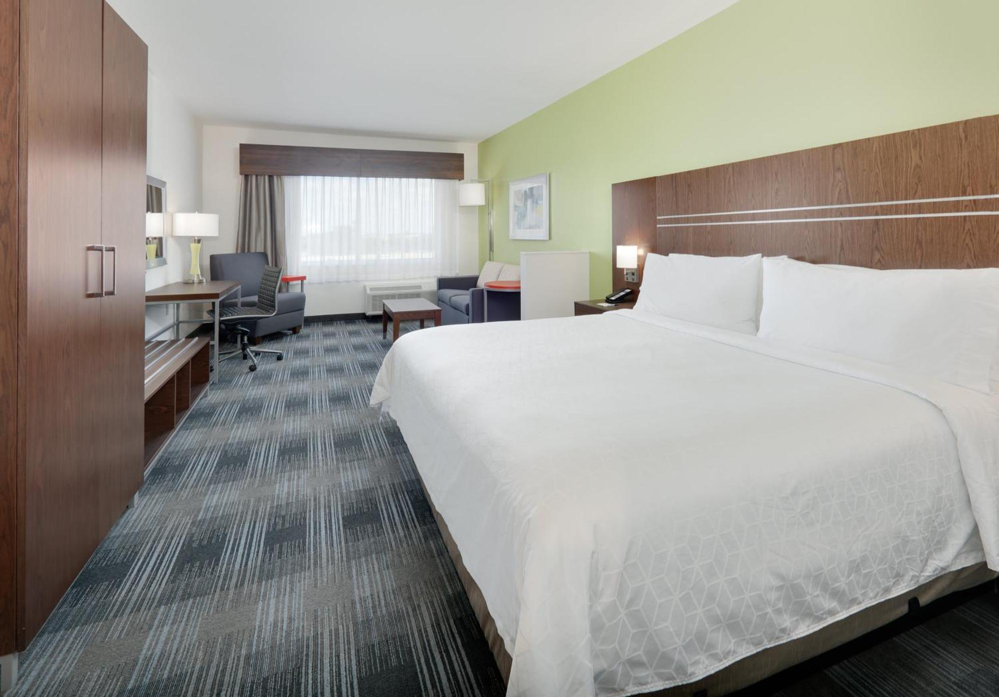 Holiday Inn Express & Suites Dallas Nw - Farmers Branch By Ihg Exterior photo