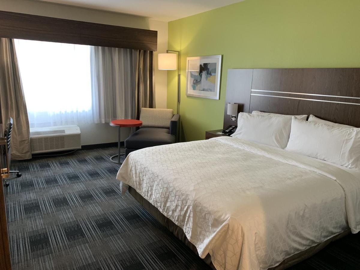 Holiday Inn Express & Suites Dallas Nw - Farmers Branch By Ihg Exterior photo