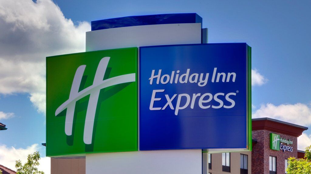 Holiday Inn Express & Suites Dallas Nw - Farmers Branch By Ihg Exterior photo